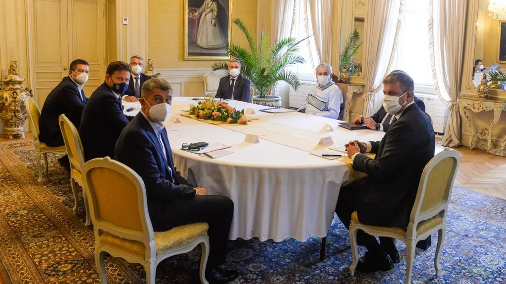 Schůzka nejvyšších ústavních činitelů v Lánech, kam nebyl pozván předseda Senátu