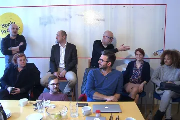 Prezidentští kandidáti vyklízejí své kanceláře a rovnají účty. Zbývající peníze pošlou na charitu