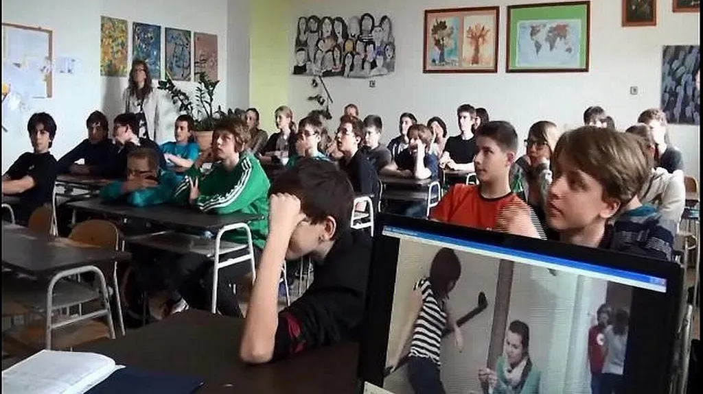 Studenti poslouchají přednášku o kriminalitě