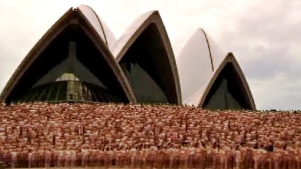 Focení hromadného aktu u opery v Sydney