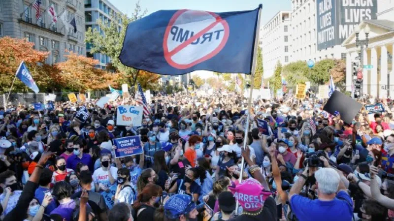 Lidé poblíž Bílého domu Zdroj: Reuters