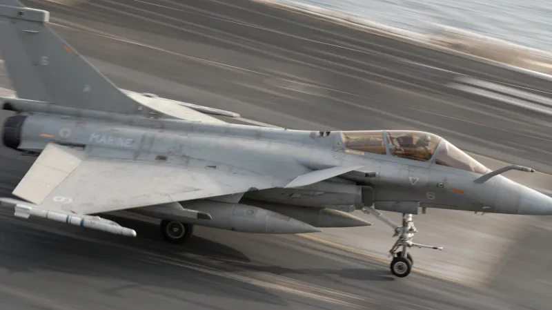 Francouzské letouny Rafale si v poslední době připsaly velký úspěch v podobě vítězství v ostře sledovaném tendru indického letectva. Námořní verze je upravena pro start z francouzské letadlové lodi Charles de Gaulle