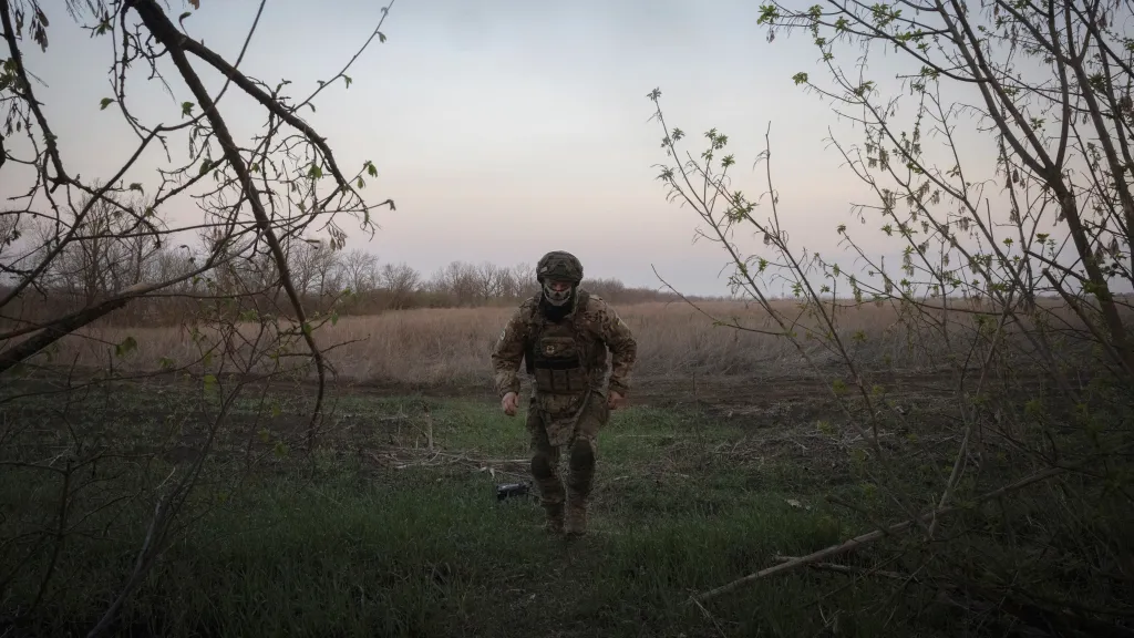 Ukrajinský voják u frontové linie