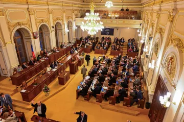 Fiala čelil kritice za neplnění vládních slibů. Dle premiéra kabinet většinu programu dodrží