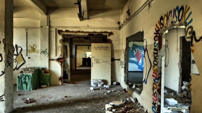 Sklady jsou už léta terčem vandalů i bezdomovců