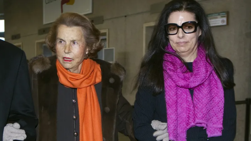 Liliane Bettencourtová a její dcera Francoise Bettencourt Meyersová (snímek je z roku 2011)