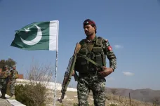 Afghánistán obvinil Pákistán ze smrti více než čtyř desítek lidí při leteckých útocích