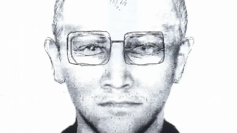 Hledaný muž, kterého potřebují policisté vyslechnout, je štíhlé postavy, vyšší, nad 180 cm, přibližně mezi 40 a 45 lety. Má světlé, krátce střižené vlasy a po stranách kouty. Má méně výrazné oči, velké hranaté brýle s tenkými stříbrnými obroučkami. Dále má tenké rty, užší bradu, možná strniště. Na sobě měl tmavé oblečení, budna i kalhoty byly pravděpodobně plátěné, bunda mohla být větrovka. V ruce držel stříbrný fotoaparát střední velkosti.