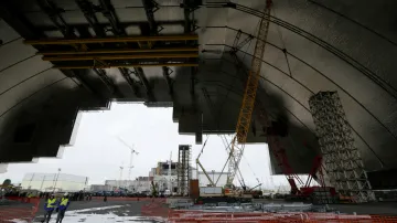Nový kryt havarovaného reaktoru v Černobylu