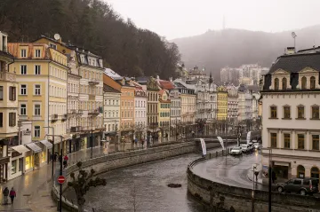 Drahé byty po Rusech nikdo nechce. Karlovarská primátorka doufá, že je koupí Arabové