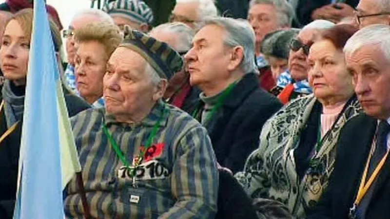 Vzpomínkový ceremoniál v Osvětimi