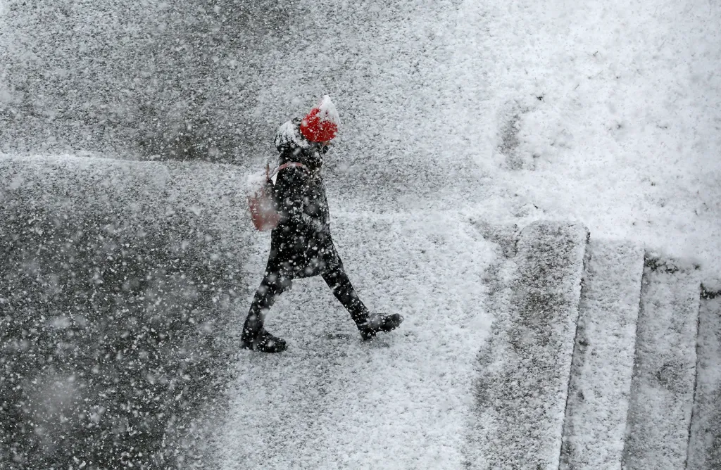 V sibiřském městě Divnogorsk čelili obyvatelé 7. května prudké sněhové bouři