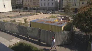 Podzemní garáže už jsou hotové. Koncertní sál nad nimi zatím nestojí