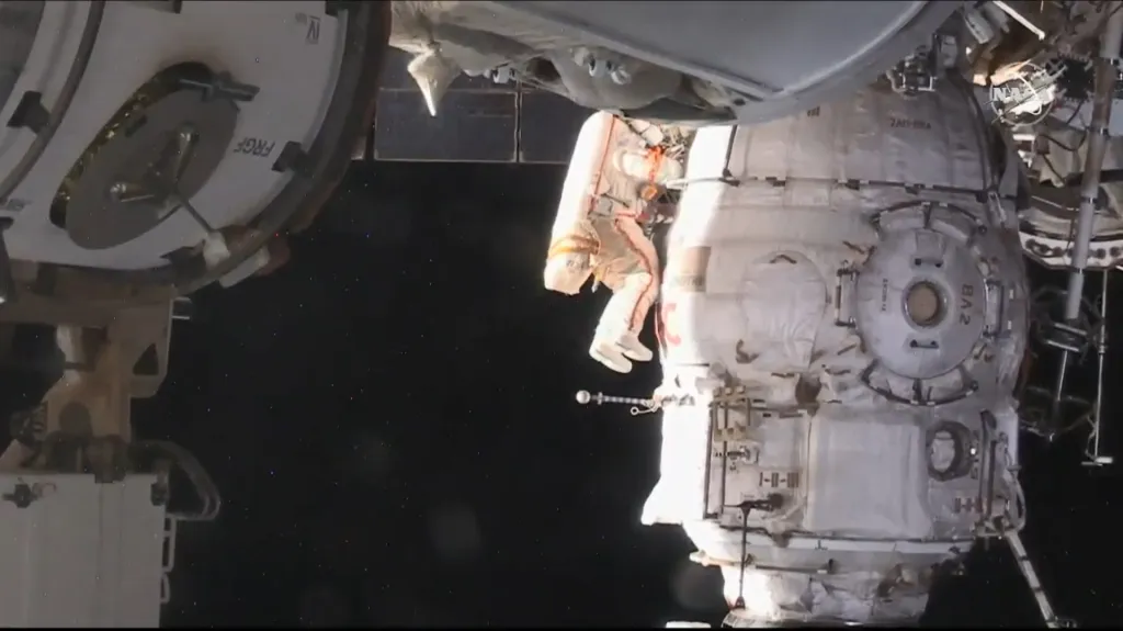 Kosmonaut zkoumá, jak došlo k nehodě na Mezinárodní vesmírné stanici ISS