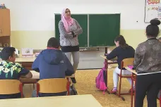 „Dokáže se vcítit do jejich situace.“ Romské žáky učí anglicky muslimka z Libanonu