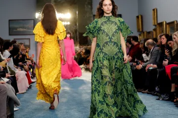 Mají návrháři platit za lidové vzory? Carolina Herrera vyvolala novou kolekcí spor