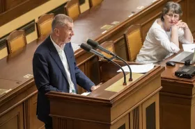 Sněmovní debatu opět ovládla aféra kolem daru v bitcoinech