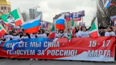 „Společně jsme síla – hlasujeme za Rusko“. Předvolební pochod v čečenské metropoli Grozném (10. března 2024)