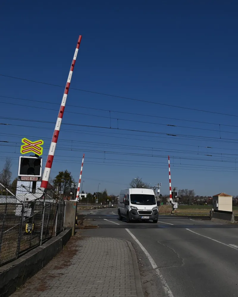 Ve Studénce se uzavře nebezpečný železniční přejezd. Pokračuje stavba podjezdu