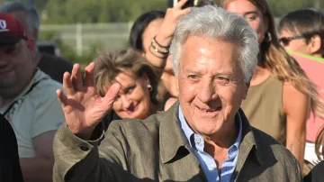 Dustin Hoffman po příletu do Karlových Varů