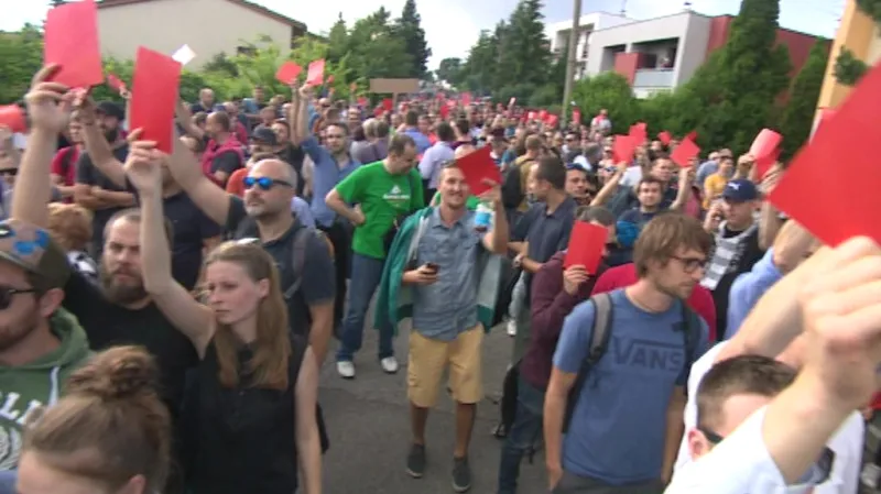 Červené karty pro Fica a Kaliňáka