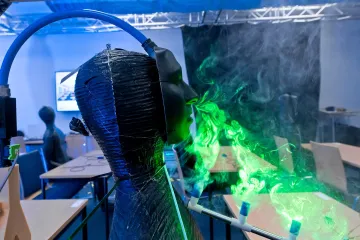 Proti koronaviru pomáhají i obyčejné roušky, tvrdí studie německých expertů na kosmonautiku