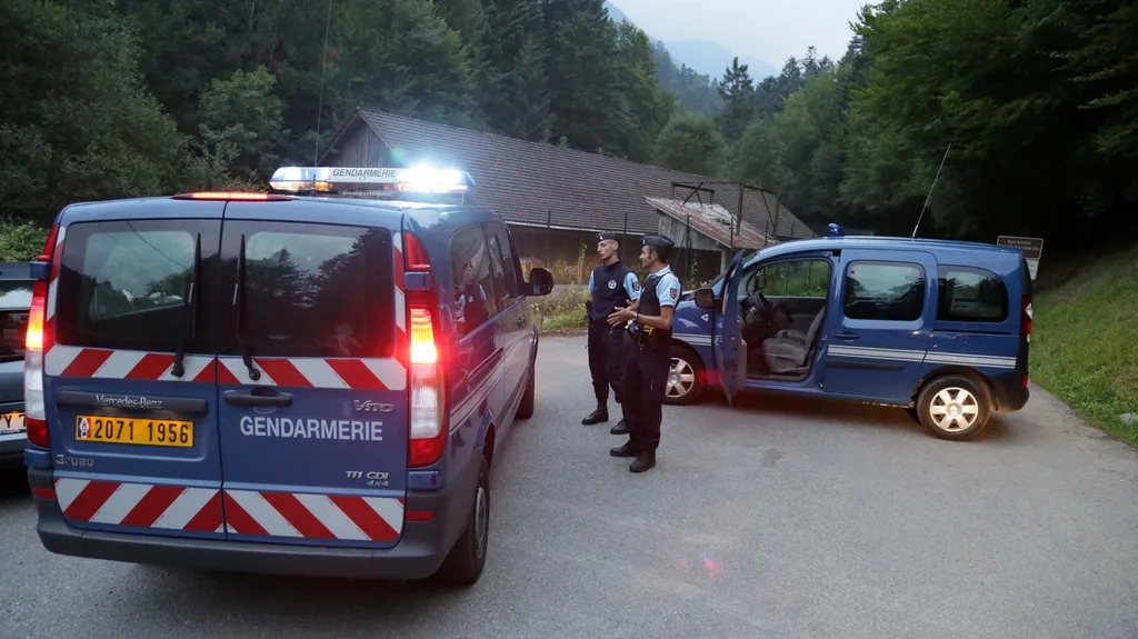 Policie našla u jezera Annecy čtyři zastřelené lidi