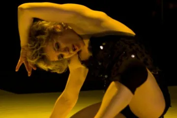 Recenze: Sol Picó Dance Company – Muší jezero