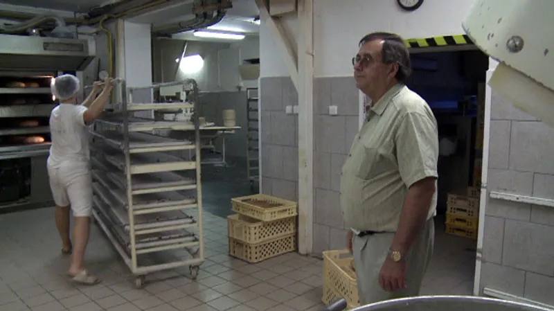 Pan Peterka ve své pekárně