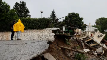 Škody způsobené silnou bouří v řeckém městě Volos