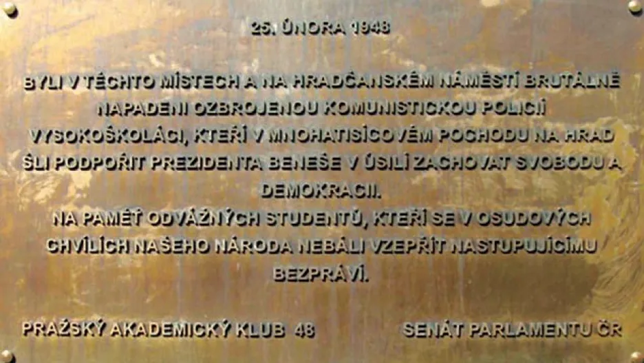Pamětní deska v Nerudově ulici