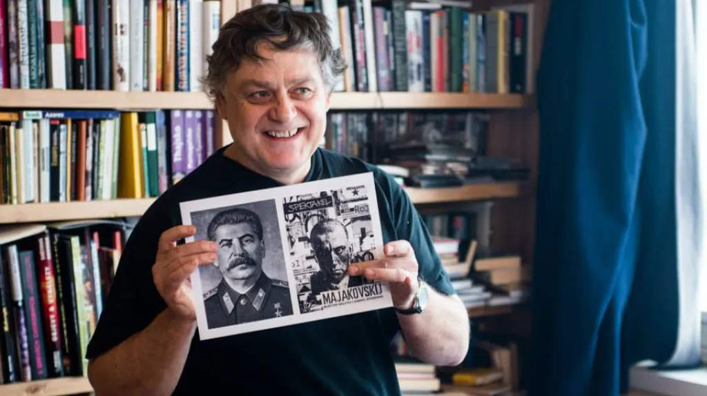 Jaroslav Róna s předlohou k ilustracím pro Orwellův román 1984