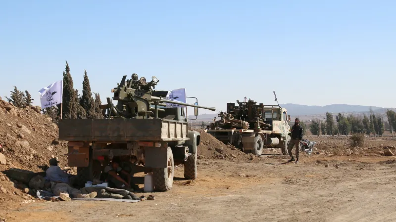 Novinář Novotný: Vláda se oficiálně bojí zbraní skrytých v konvoji