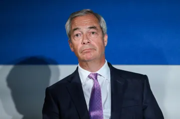 Farage slibuje Britům deportaci stovek tisíc migrantů