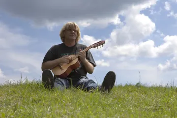 Nebe počká. Písničkářský samorost Karel Plíhal slaví šedesátiny