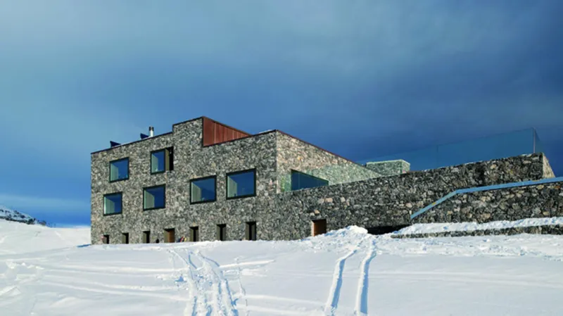 Přeměna restaurace Chetzeron Crans-Montana (Valais) od studia Actescollectifs architectes sa, Sierre, 2008−2009