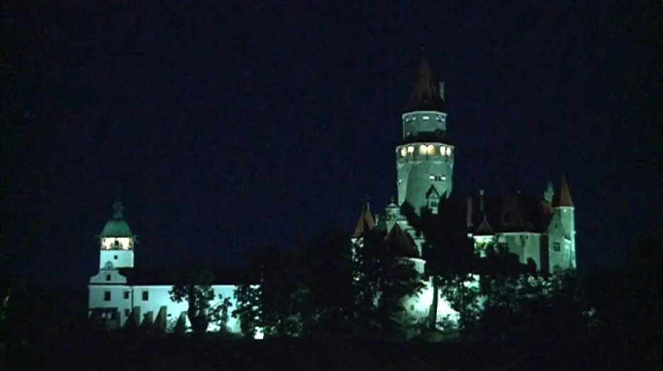 Osvícený hrad Bouzov