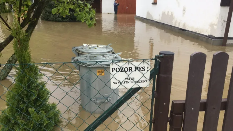 Zaplavená zahrada v Ústí u Vsetína