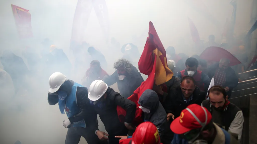 Prvomájovou demonstraci v Istanbulu rozehnala policie