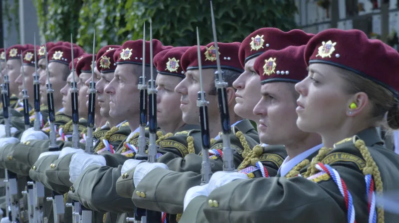 Čestná stráž výsadkářů Armády ČR