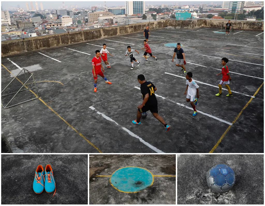 Fotbalové hřiště na střeše parkovacího domu v indonéské Jakartě