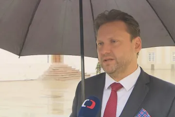 Prezident svolal úvodní zasedání nové sněmovny na 8. listopadu. Osobně ho podepsal, uvedl Vondráček