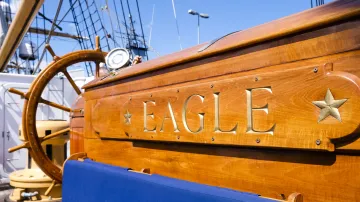 Název Eagle se na lodi objevil v roce 1946. Do té doby se plachetnice jmenovala Horst Wessel.