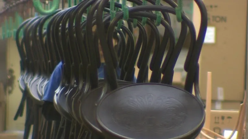 Stálou expozici nábytku Ton najdete i na zámku Bystřice pod Hostýnem