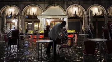 Vysoká voda způsobila italskému městu v listopadu 2019 škody za stovky milionů eur. Nynější záplavy ničivé nejsou
