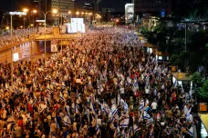 Desítka bývalých šéfů Mosadu a Šin Bet vyzvala izraelskou vládu, aby upustila od justiční reformy. To chtěly i davy v ulicích