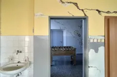 Základní škole v Prušánkách praskají zdi. Budovu rozhýbalo nestabilní podloží