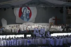 Papež odletěl za poutníky do Panamy. Tradiční akce se zúčastní desetitisíce věřících
