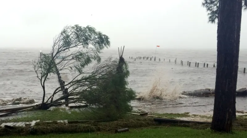 Hurikán Hermine dorazil na Floridu