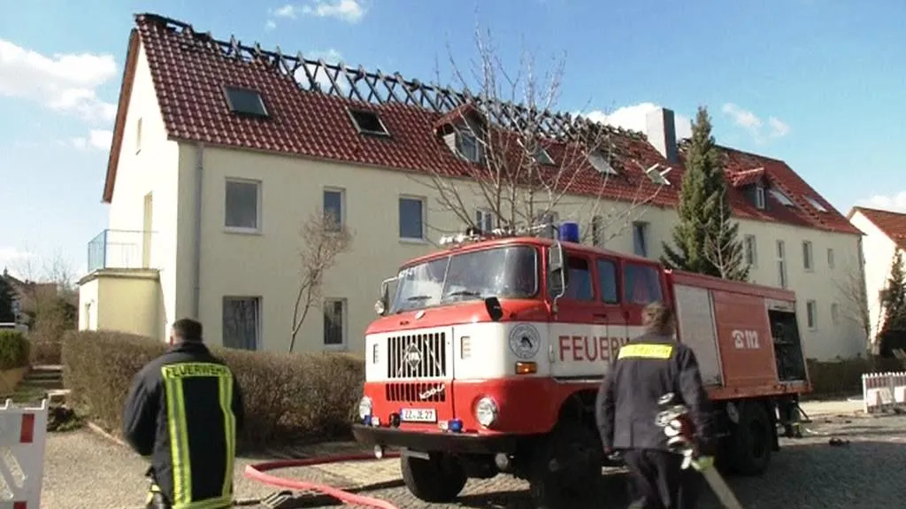 Vyhořelá uprchlická ubytovna v Sasku